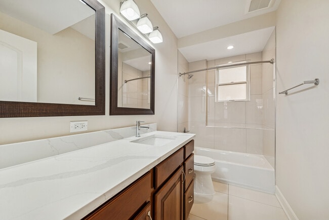 Building Photo - 2703 W Ardmore Ave Unit #2E