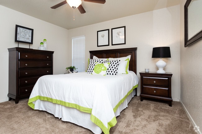 1HAB, 1BA - 737 ft² - Seasons Apartments