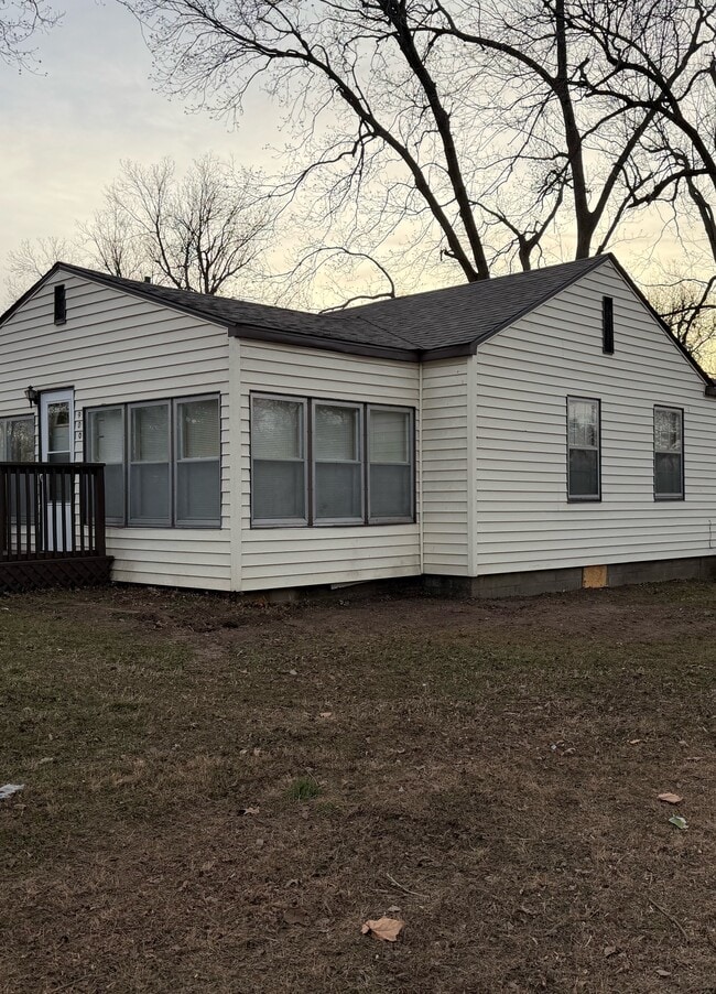 Building Photo - 900 S Mill St