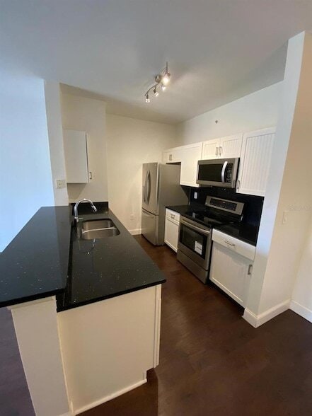 Photo - 5475 Vineland Rd Unit 8311