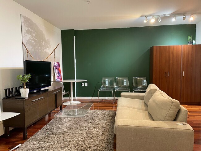 Building Photo - 440 Richards St Unit 305