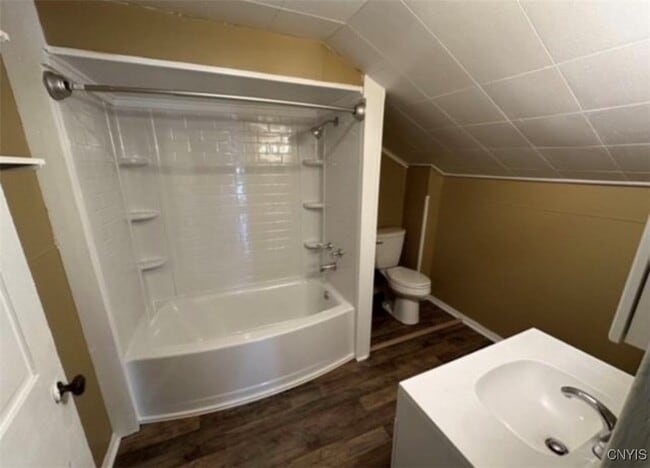 Photo - 34 E 6th St