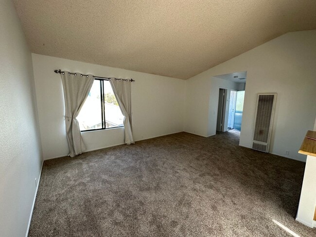 Photo - Upstairs 2 bed/1bath Apartment in Pacific Beach