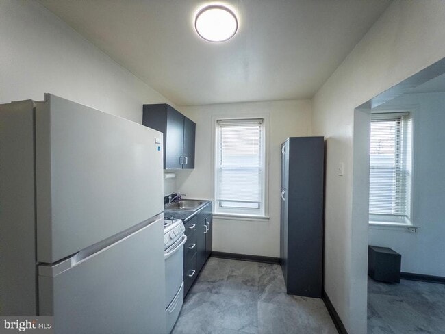 Building Photo - 903 Belmont Ave Unit 3 Rental