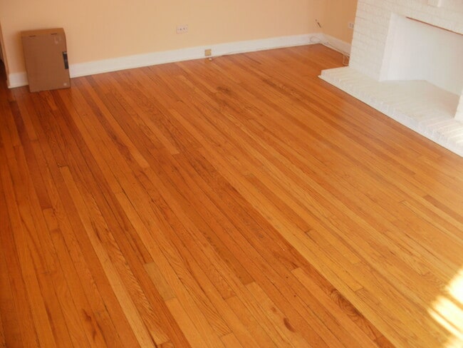 sala de estar - 1706 N Mayfield Ave Unidad 2