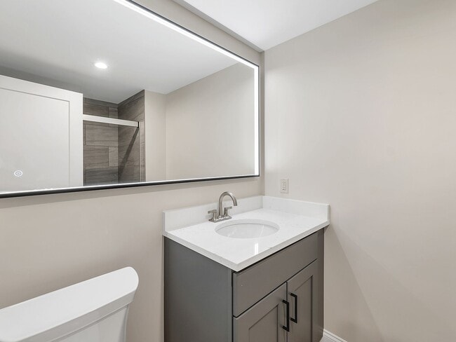Photo - 177 N Main St Unidad LL02