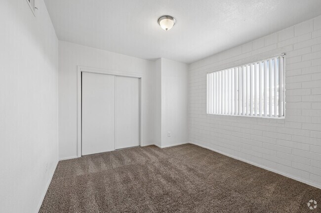 2BR, 2BA - 851SF - Bedroom