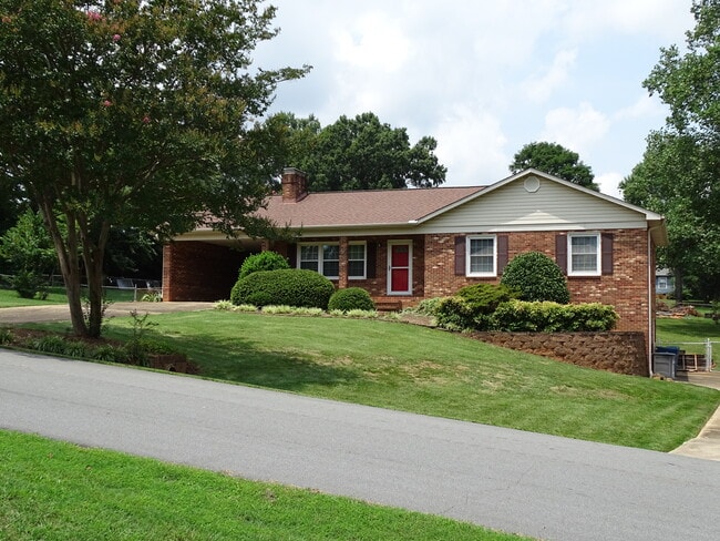 Building Photo - 5694 Claridge Dr