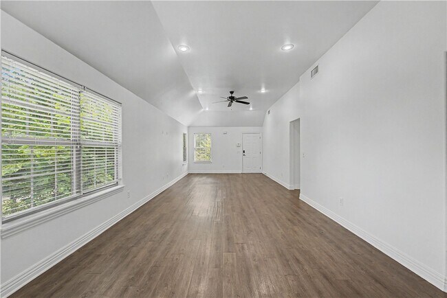 Photo - 1217 N Stephens Ave