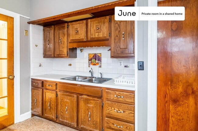 Photo - Room in Shared 5 bed/1 bath home Unidad A