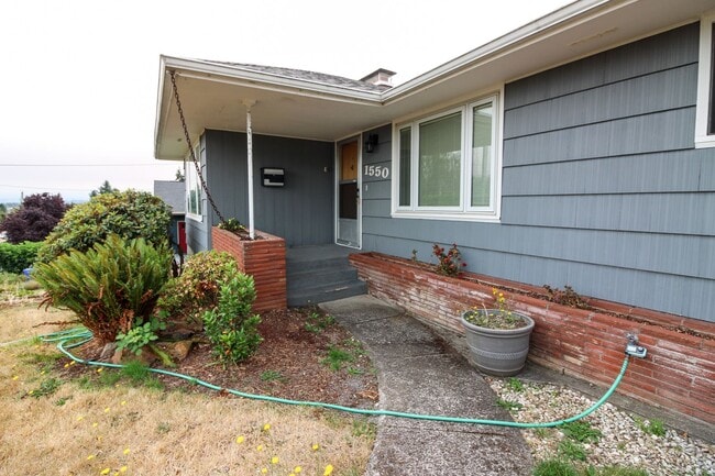 Photo - 1550 Corina Dr SE