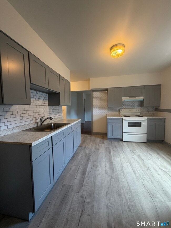 Photo - 155 Clover St
