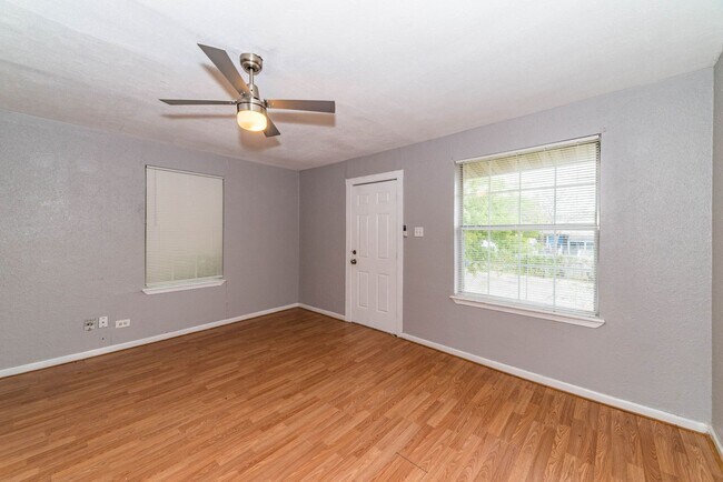 Photo - 3-BEDROOM GOVERNMENT HILL DUPLEX