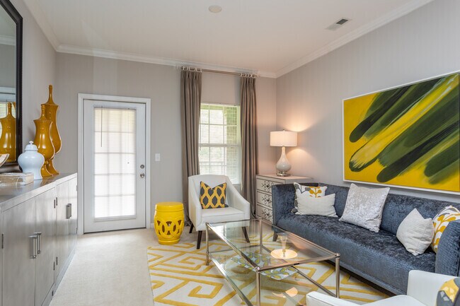 2BR, 2BA - 1096SF Sandalwood - Living Area