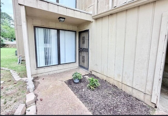 Photo - 8406 Rockcreek Pkwy
