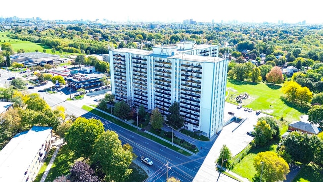 Building Photo - 1577 Lawrence Avenue West