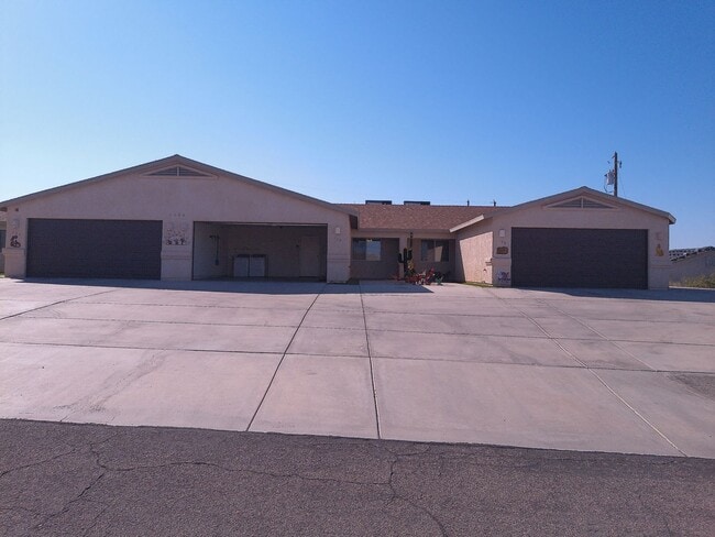 Building Photo - Seasonal rental 2 bedrooms 2 bathrooms