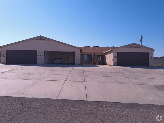 Building Photo - Seasonal rental 2 bedrooms 2 bathrooms