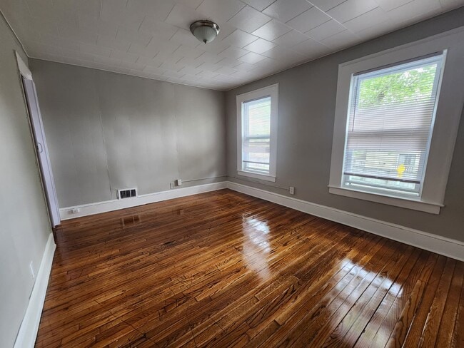 Photo - 202 Hallock Ave
