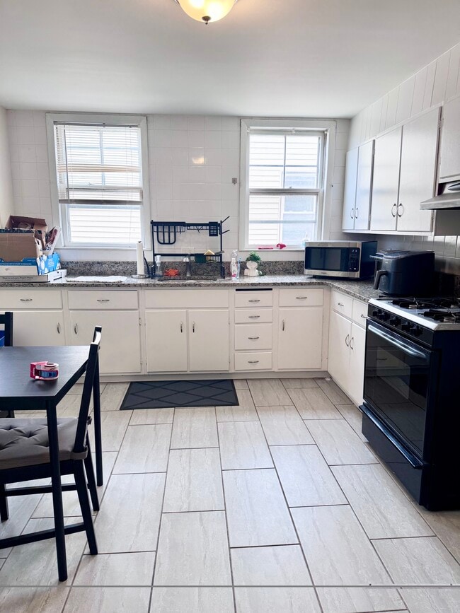 Building Photo - 55 Fairmount Ave Unit 3
