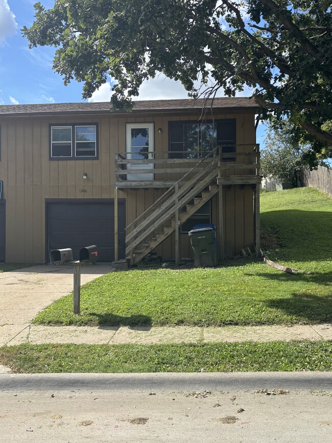 Building Photo - 1306 N Zenith Ave Rental