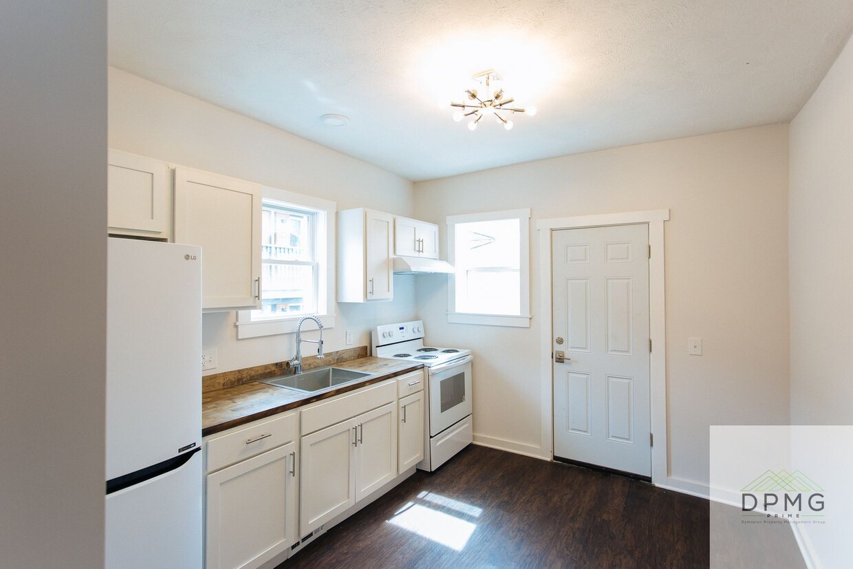 Photo - 322 E Hillsdale