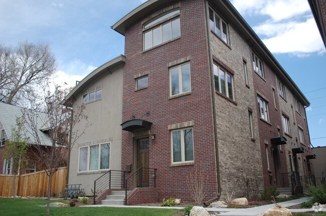 Building Photo - 522 University Blvd Rental