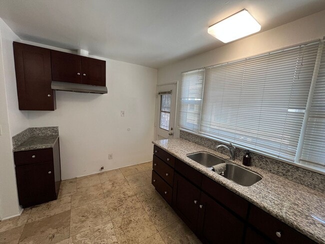 Photo - 51st Street Apartments Triplex Unit 617 1/4