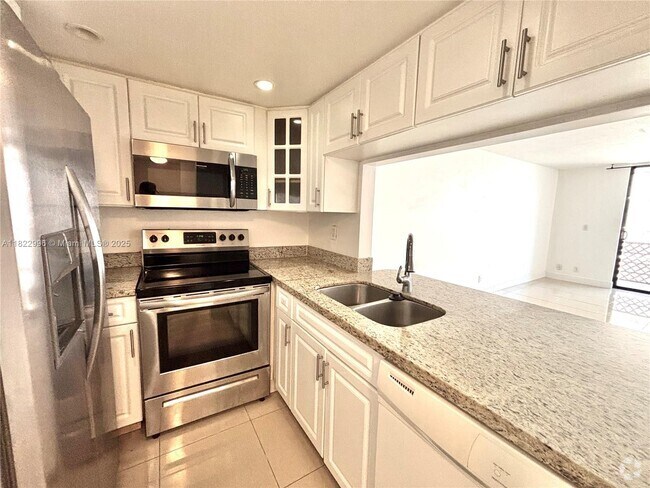 Building Photo - 2935 NE 163rd St Unit 5P Rental