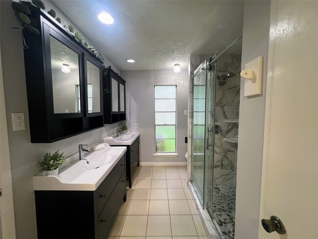 Photo - 1202 Manorglen Dr