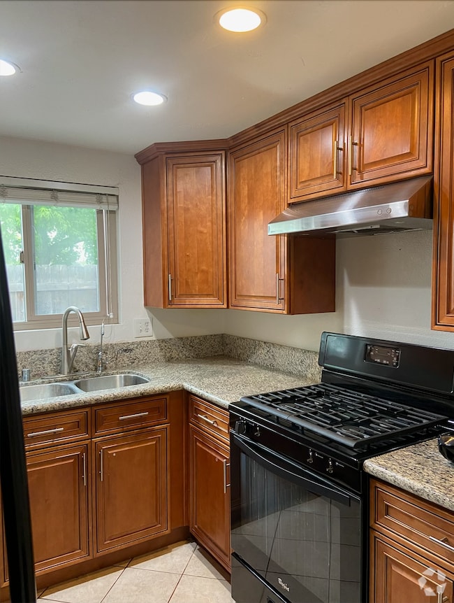 Building Photo - 5180 N River Rd Rental