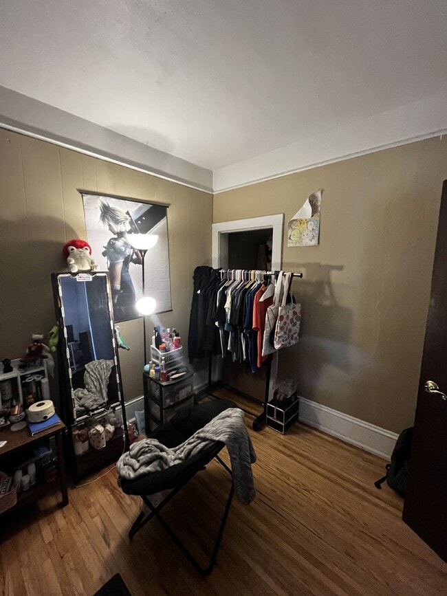 Photo - Huge 4 bed 1 bath very close to Water St. and UWEC!