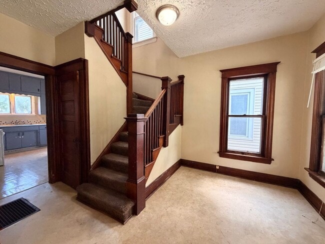 Photo - 3 Bedroom House - $850