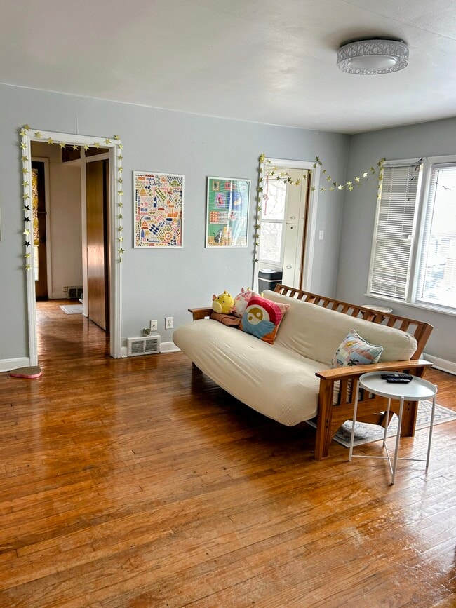 Building Photo - 2206 E Locust St Unit 2106