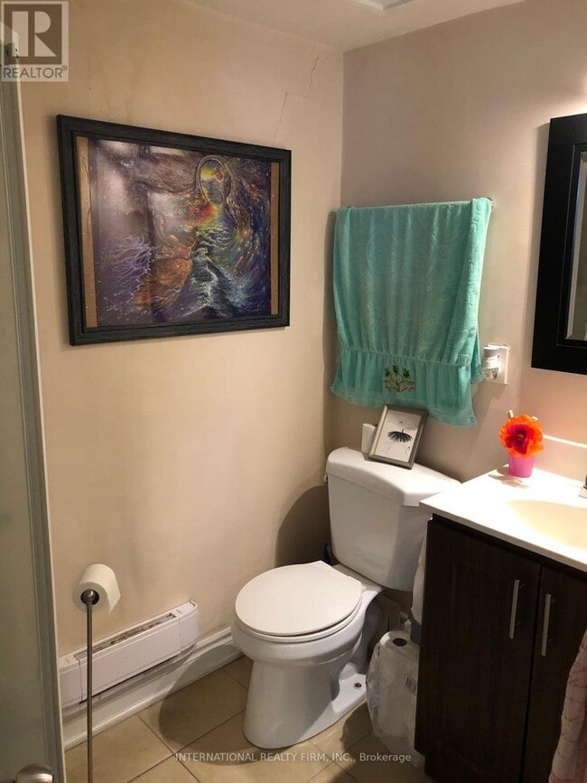 Photo - 197 Dundas St E