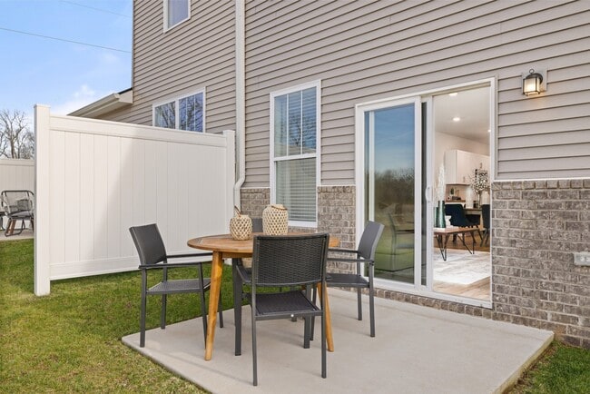 Photo - 572 Trinity Way