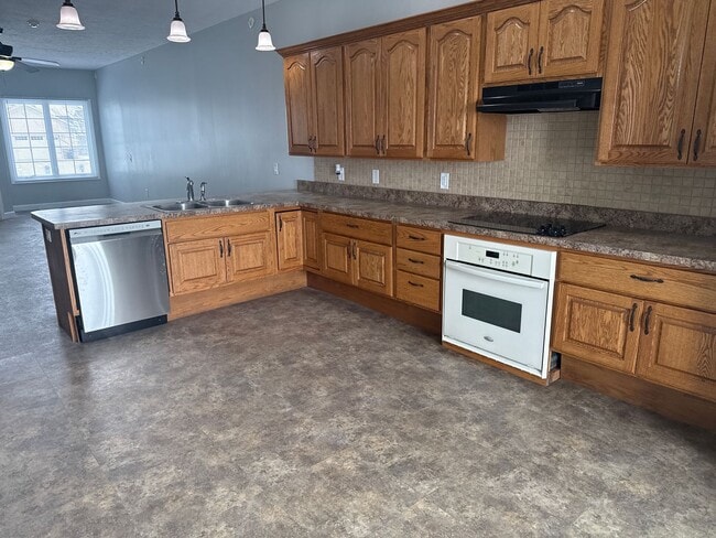 Photo - 622 Garvey Ln