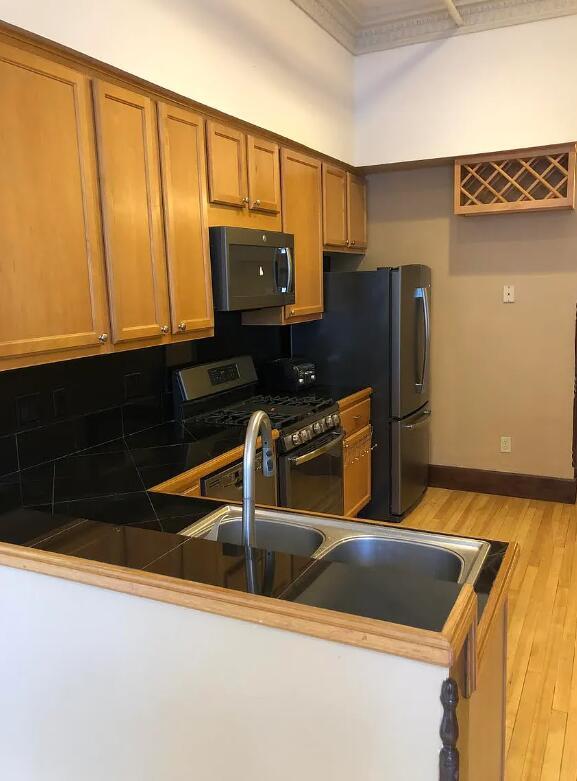 Building Photo - 767 N Water St