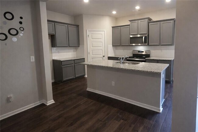 Photo - 1735 Labonte Pkwy