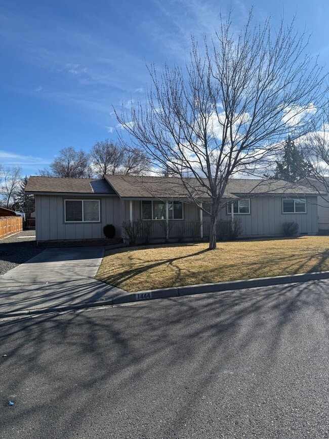 Photo - 1444 NW Canyon Dr