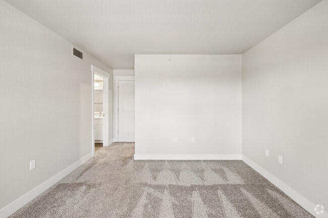 2BR, 2BA - 1,042SF - Primary Bedroom - Willows at Printers Park Apartments