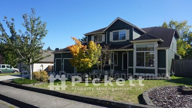 Photo - 2037 Gustaf St NE