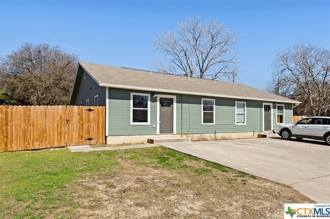 Photo - 1202 Hillyer-