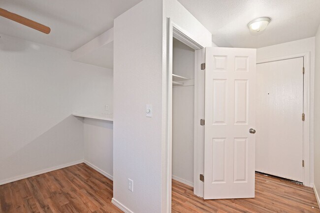 Photo - Large 2 Bedroom Condo in Bellevue - Near M... Unit C301