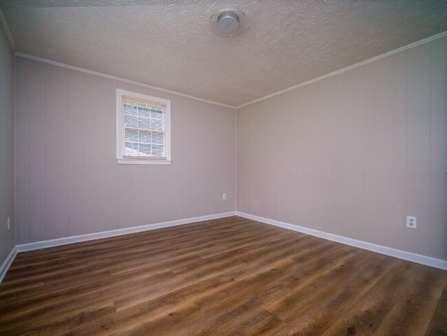 Photo - "Charming 3-Bedroom Retreat in Kings Mountain - Cozy 1050 sqft Home!"
