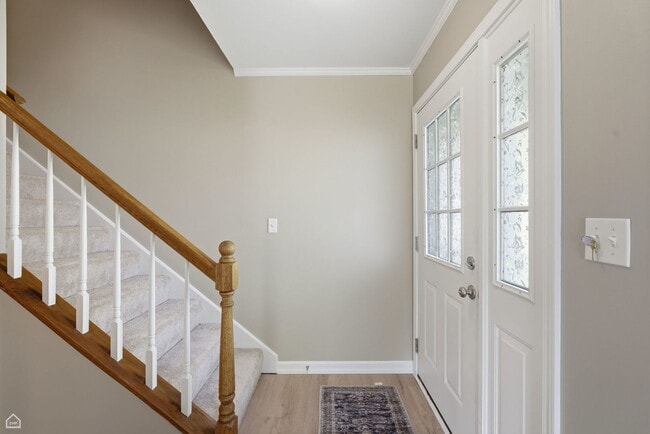 Photo - 934 Surrey Ln