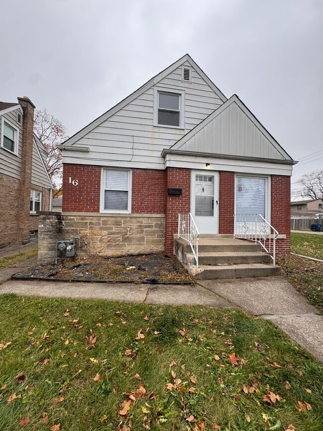 Building Photo - 3 Bedroom 2 Bathroom House in Calumet City !!!! A MUST SEE!