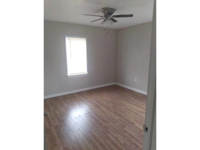 Photo - 1183 NW Ozmun Ave