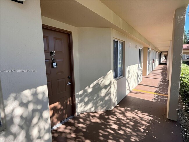 Photo - 1301 SW 142nd Ave Unidad 104-H
