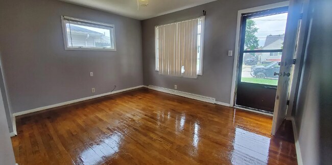 Photo - Charming 2-Bed Family Home w/ In-Unit Laundry & Pet-Friendly Vibes in Flint!